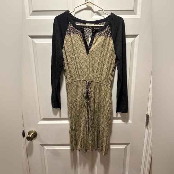 Mystree Dresses & Skirts - Floral Shift Dress